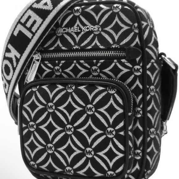 Michael Kors NWT Jet Set black and silver crossbody with guitar strap - Picture 4 of 13